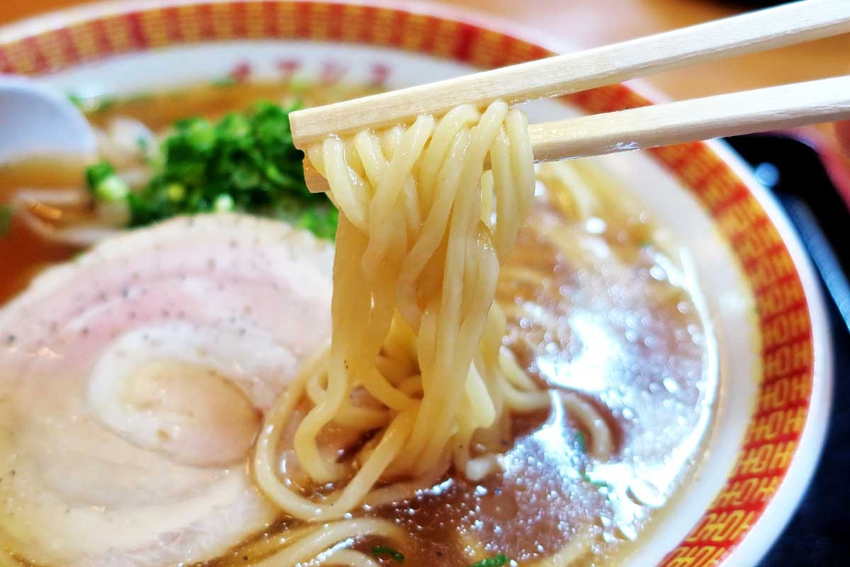 鳥取県南部町にある喫茶・食事処『オアシス』の牛骨ラーメンの麺