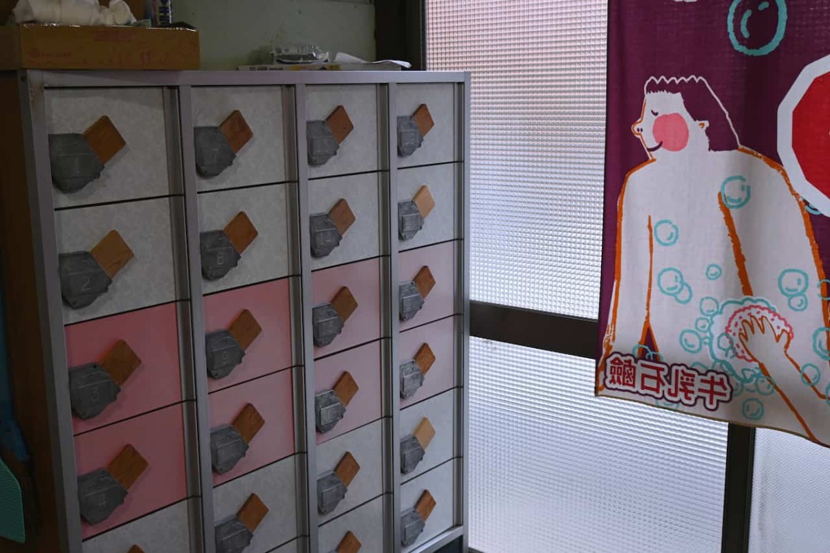 鳥取県米子市にある『日の出湯』の下駄箱