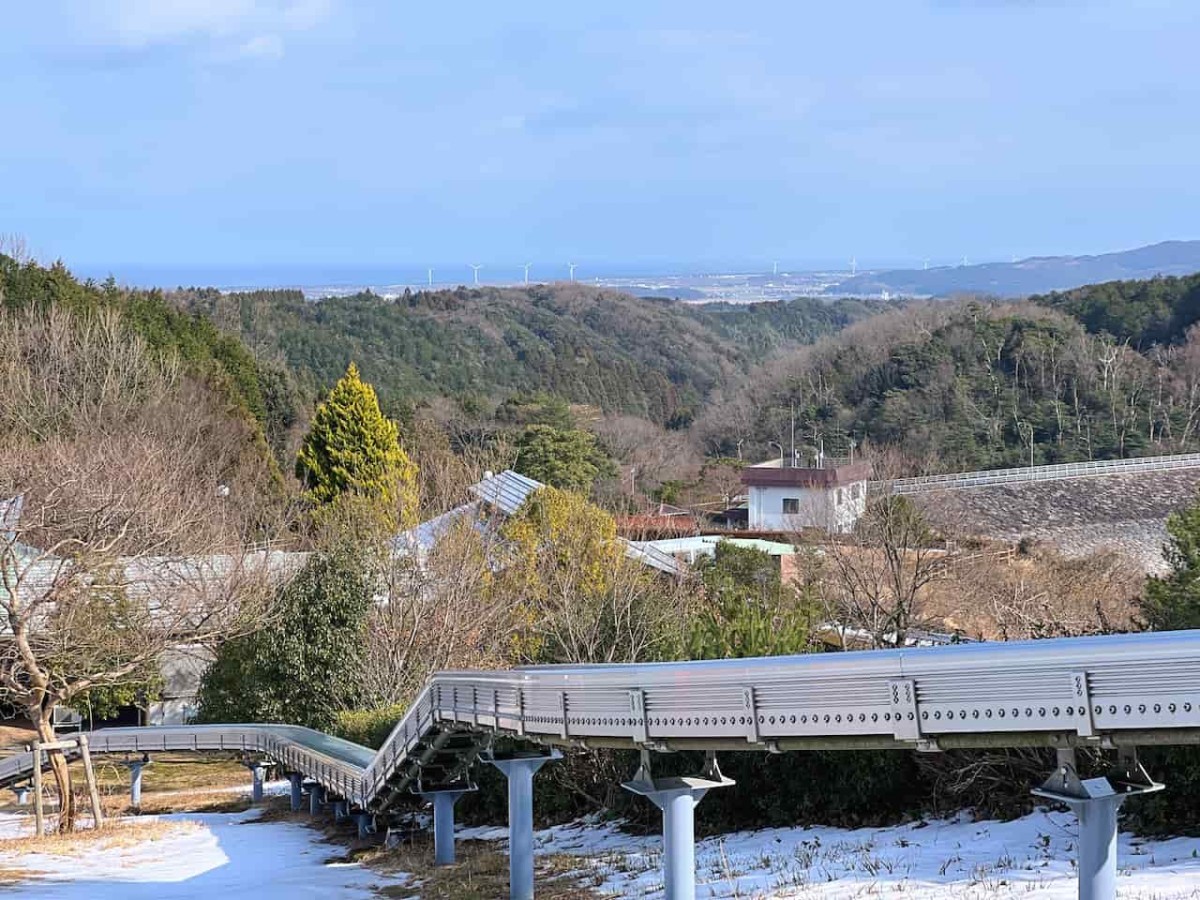鳥取県北栄町にある『北栄町レークサイド大栄』のすべり台からの景色
