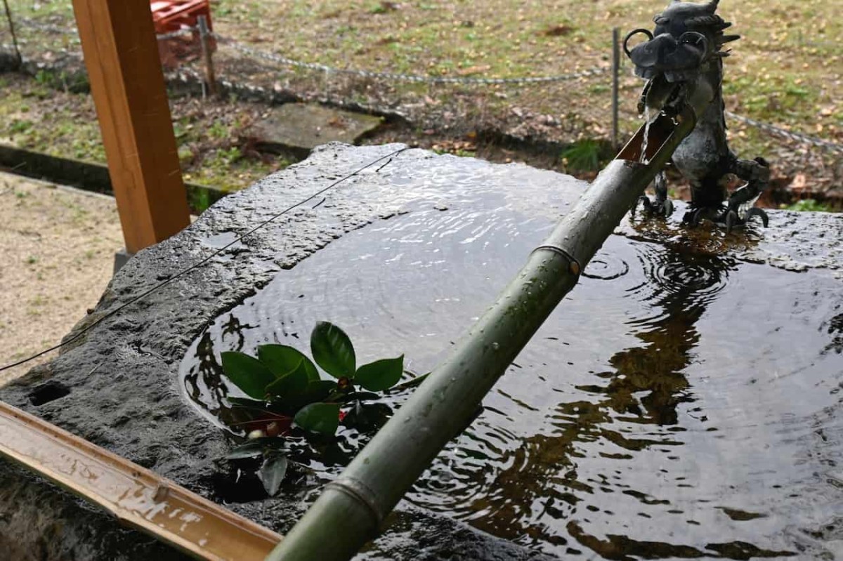 出雲市斐川町にある『熊野神社』の手水舎