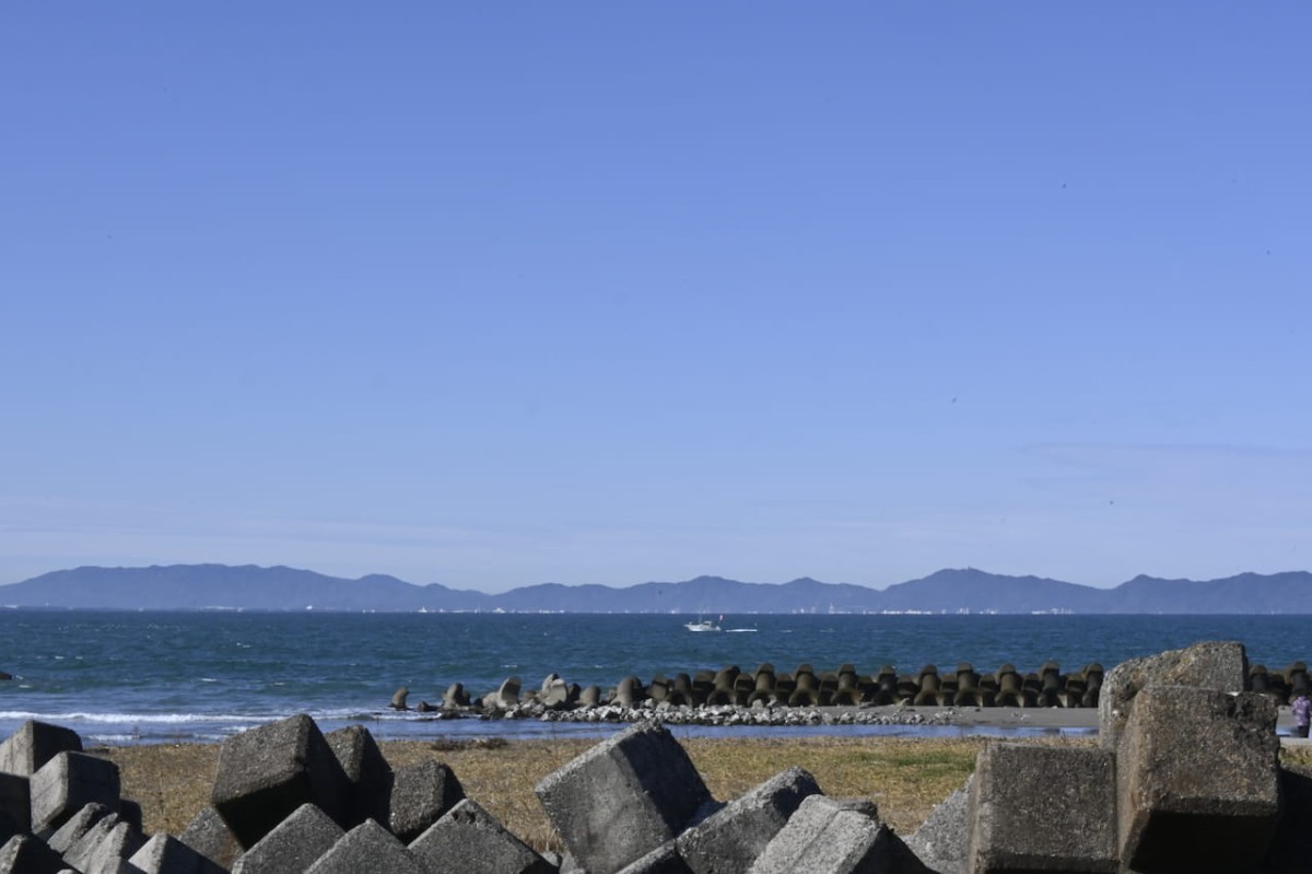 米子市淀江町の公園『淀江台場跡』に残る土塁から見えた景色