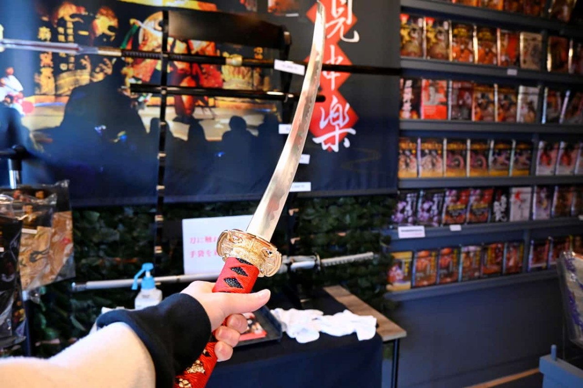 島根県松江市の石見神楽の専門店『憩処 神楽道』で販売している剣