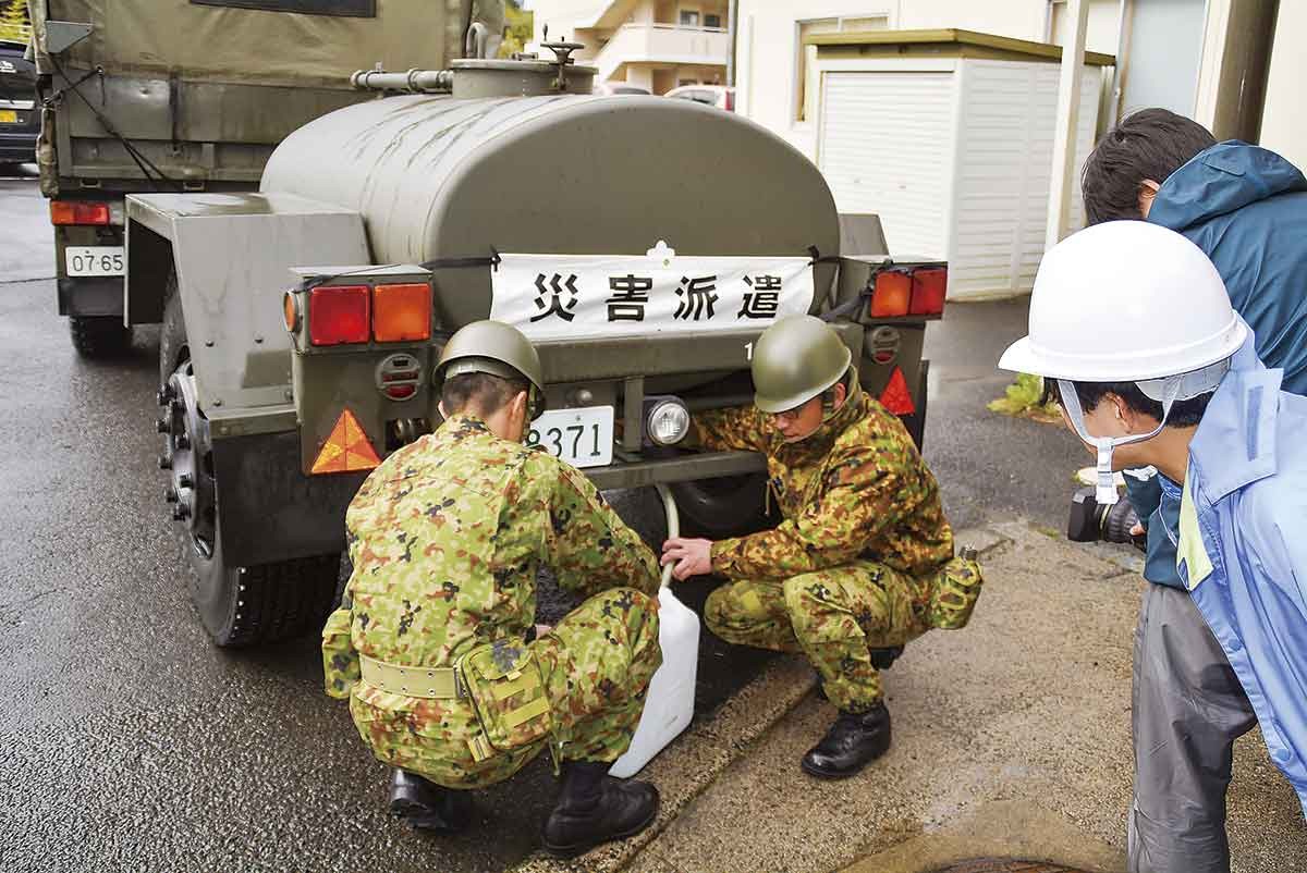 「自衛隊島根地方協力本部」の仕事風景