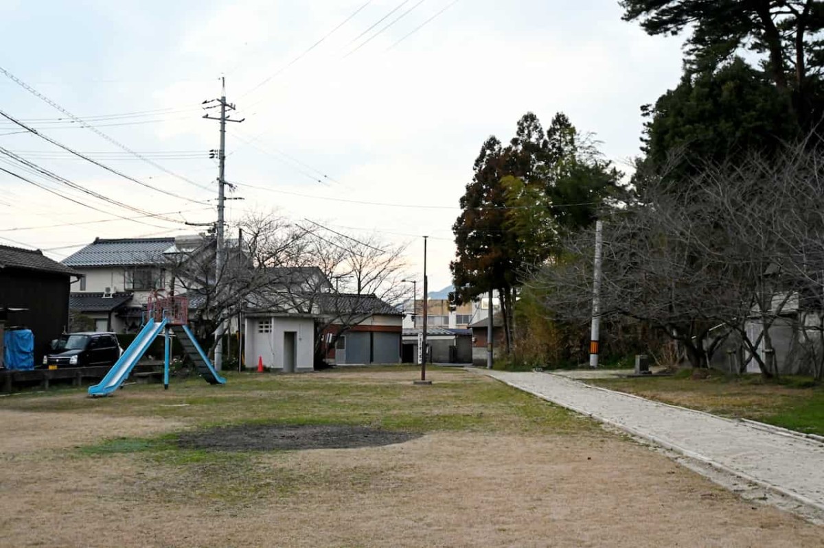 島根県出雲市にある『日吉児童遊園地』の様子