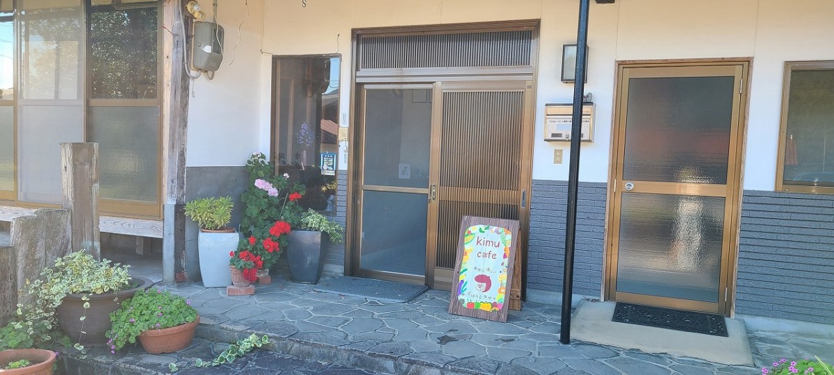 鳥取県八頭町にオープンした『kimu cafe（キムカフェ）』の外観