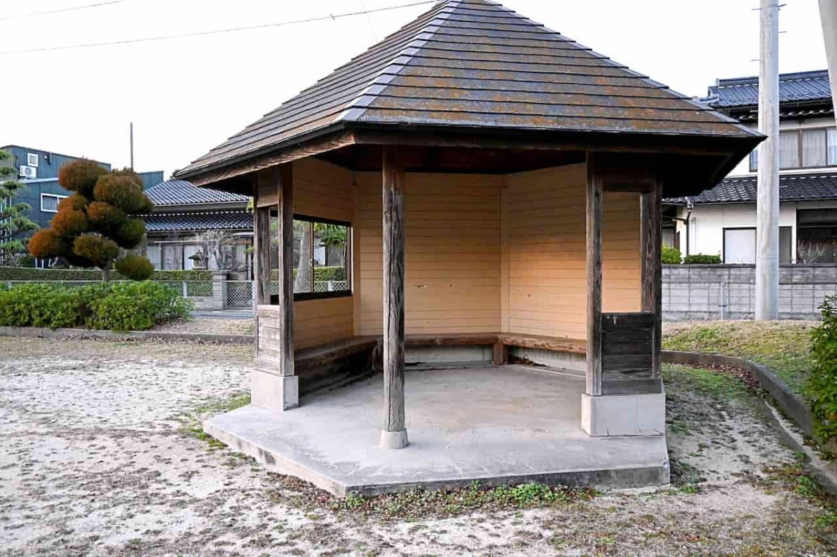 島根県出雲市の『神前西児童公園』にある東屋