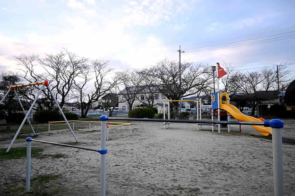 島根県出雲市の『神前西児童公園』にある鉄棒