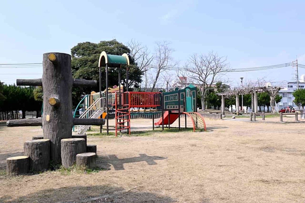 鳥取県米子市にある『目久美公園』の遊具