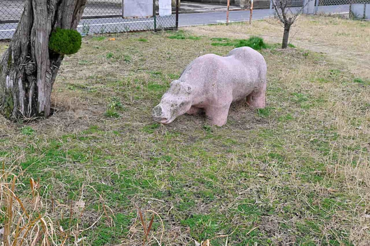 鳥取県米子市『富士見1号公園』にあるサイの置物