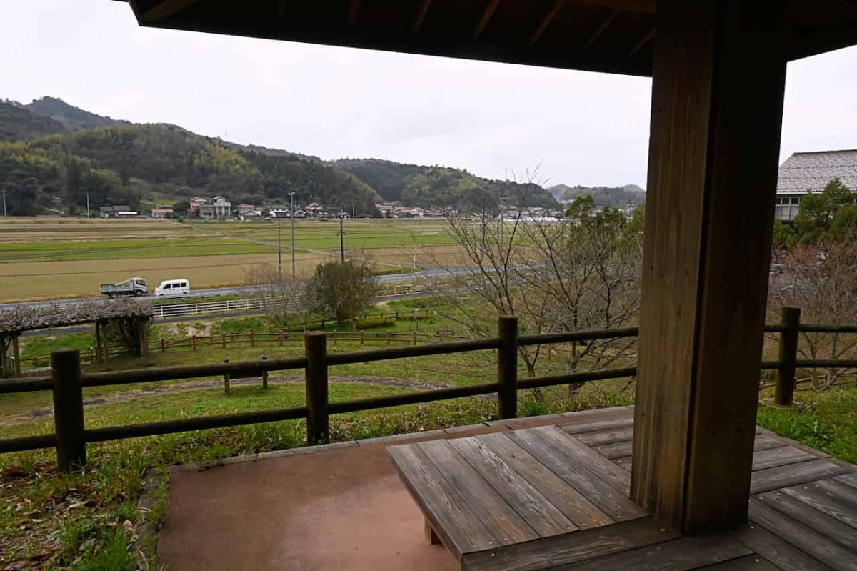 島根県松江市の『堀部史跡公園』にある東屋からの眺め