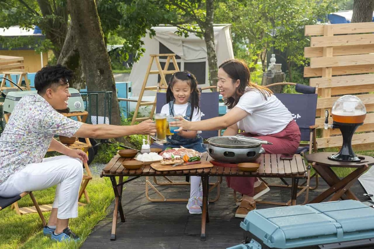 鳥取県西伯郡伯耆町にある『DAISEN RESORT 沢田ベース』のデイキャンプの様子