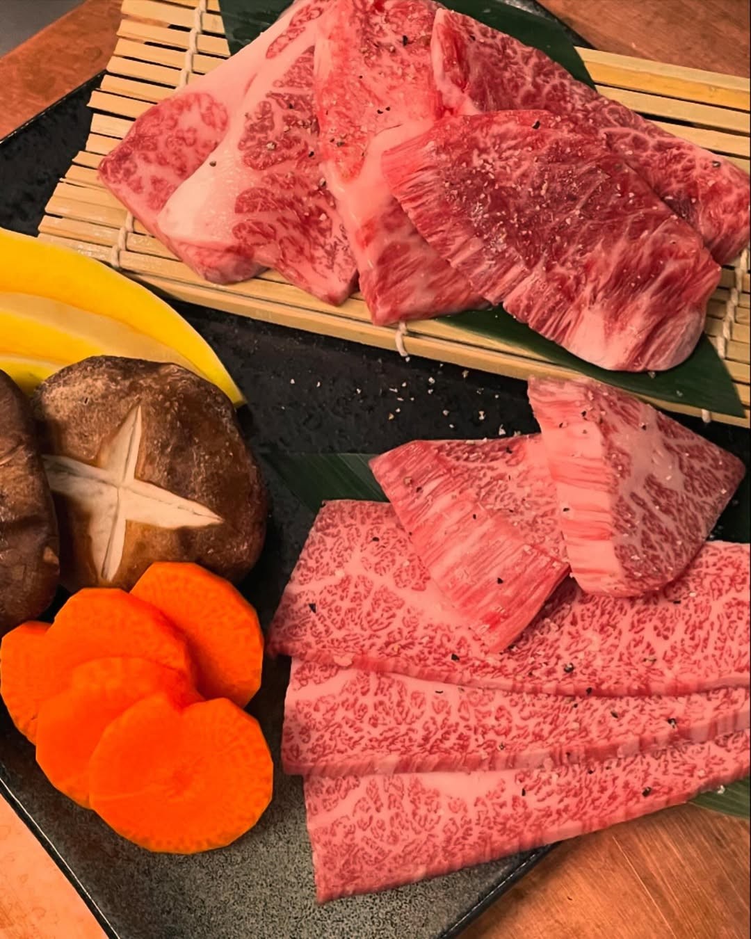 島根県出雲市の『個室焼肉 丑や』の肉集合