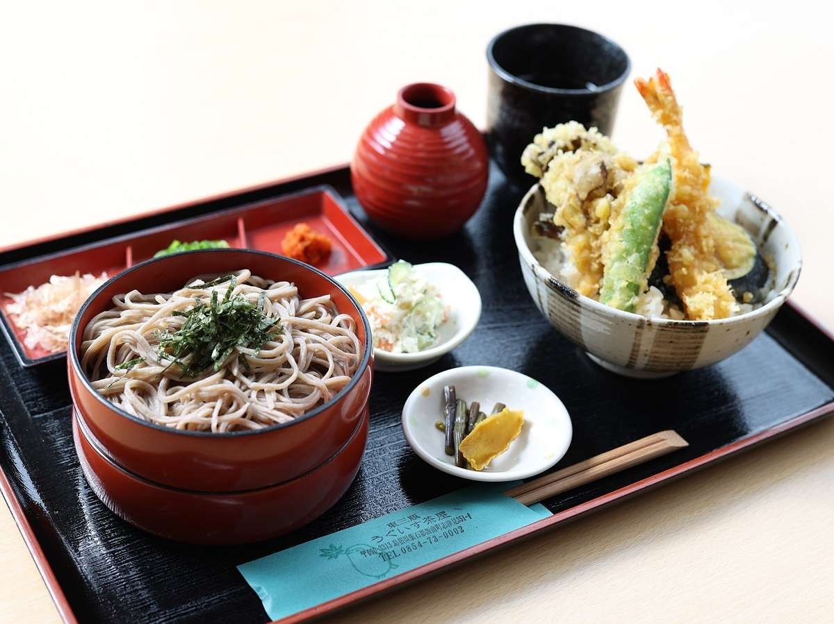 飯南町のランチスポット「うぐいす茶屋」のそば