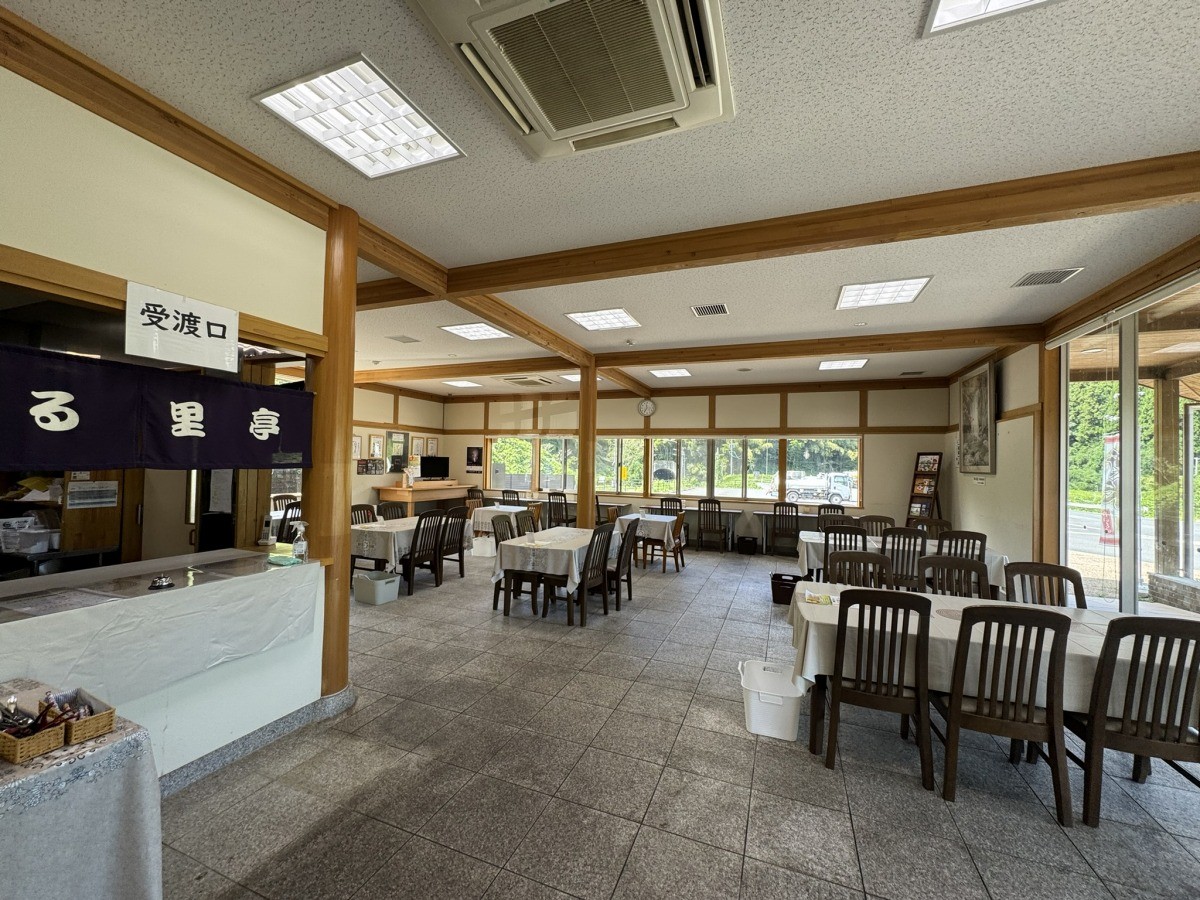 島根県雲南市の観光拠点『道の駅おろちの里』内の『農家レストランふる里亭』の店内