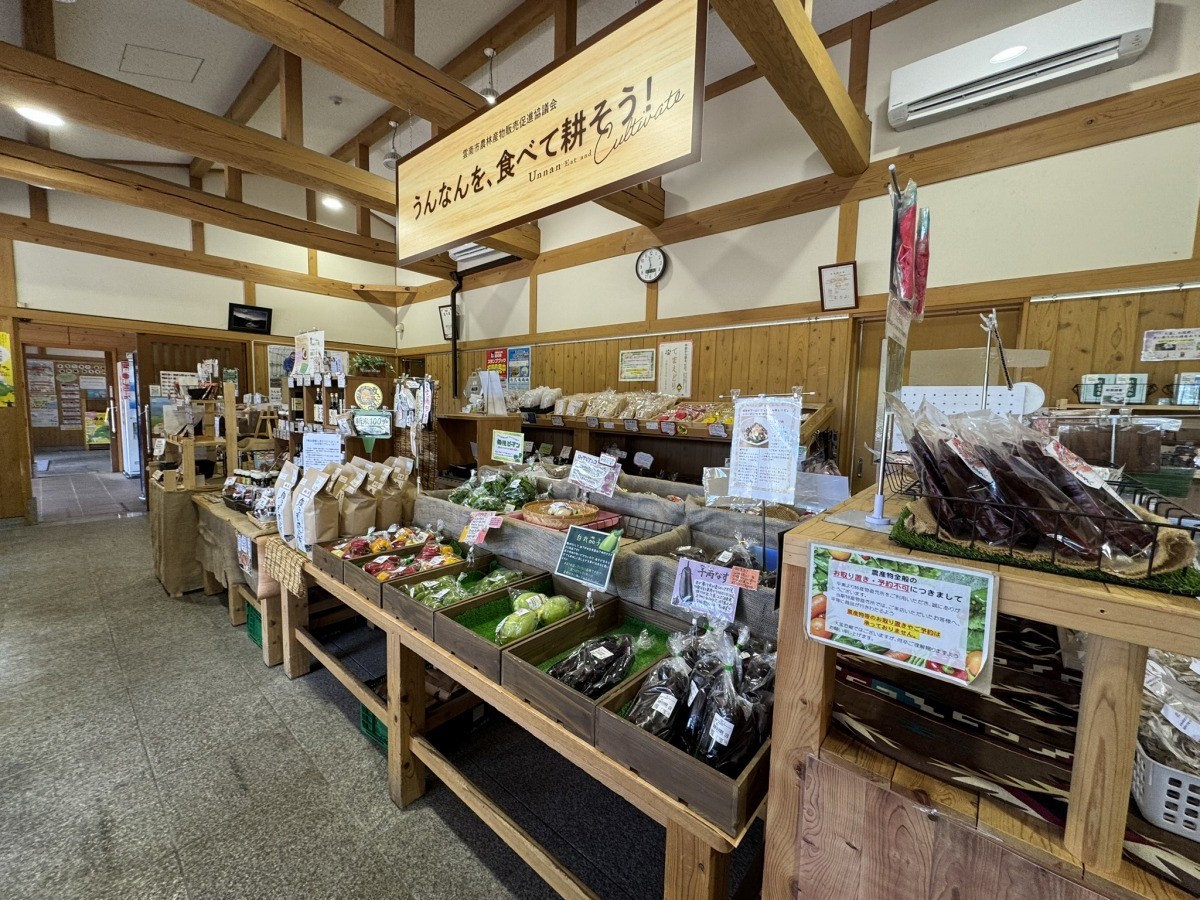 島根県雲南市の観光拠点『道の駅おろちの里』の店内