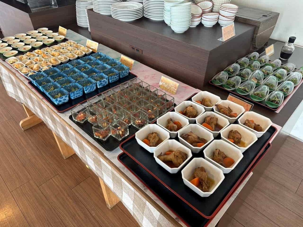 島根県松江市の玉造国際ホテル内のレストラン『Rivage Choraku』のバイキングイメージ