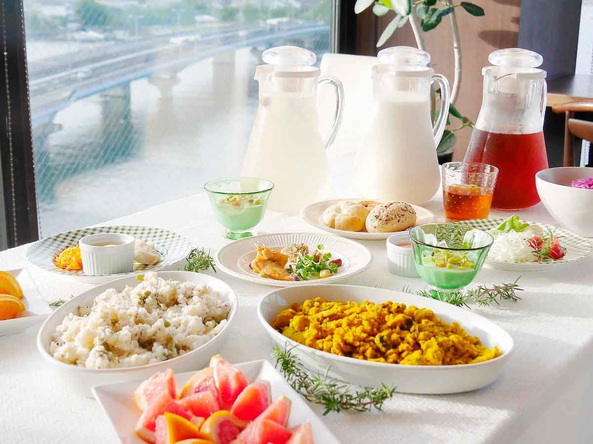島根県松江市の松江ニューアーバンホテル内のレストラン『スカイビューキャンドル』の朝食ビュッフェイメージ