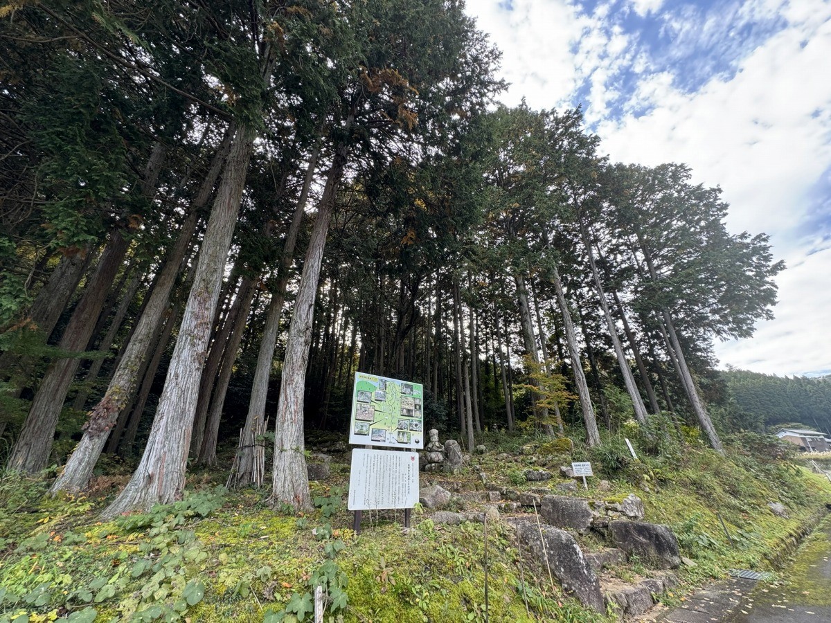 鳥取市佐治町大井にある『熊野神社遺跡』の入口