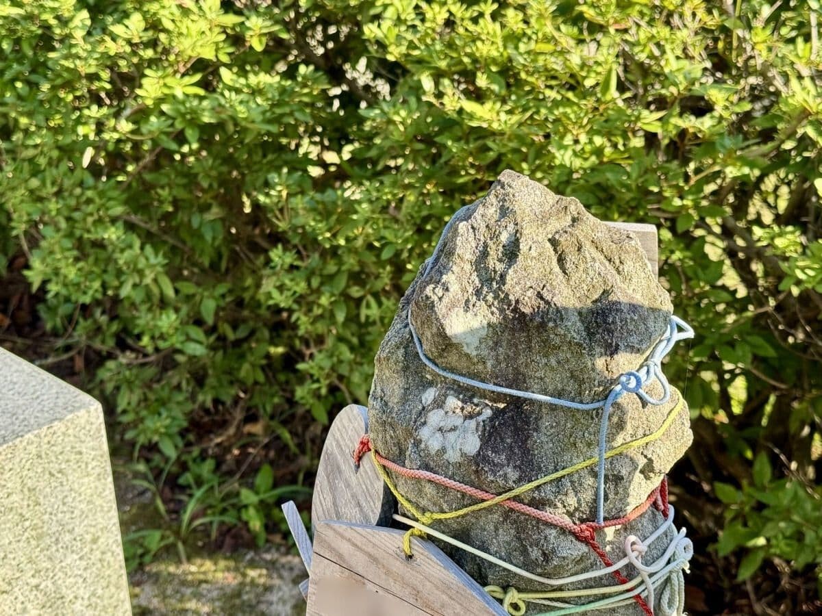 大田市「佐比賣山神社」の叶え杭