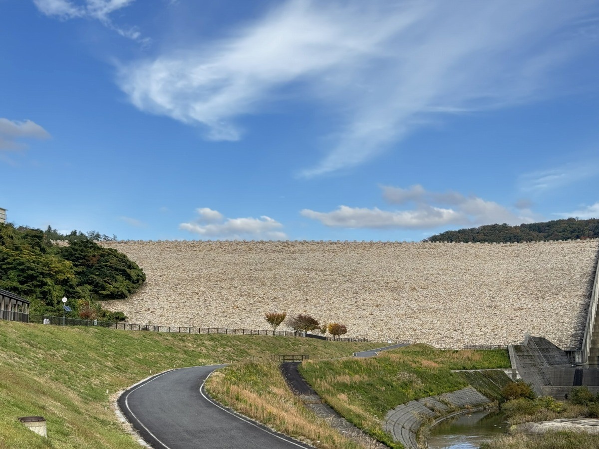 鳥取市国府町の公園『殿ダム記念広場』の全景
