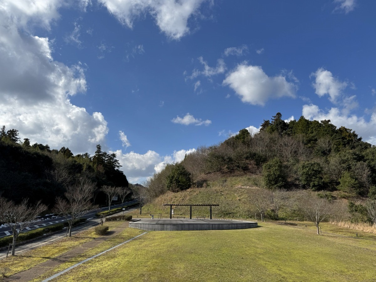 松江市北陵町にある公園『集いの広場』の全景