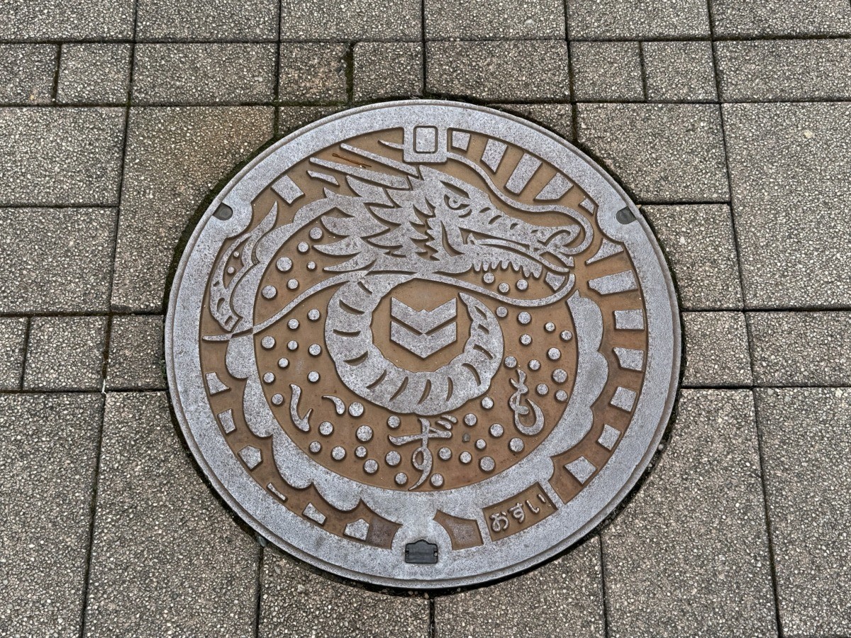 ヤマタノオロチのマンホール