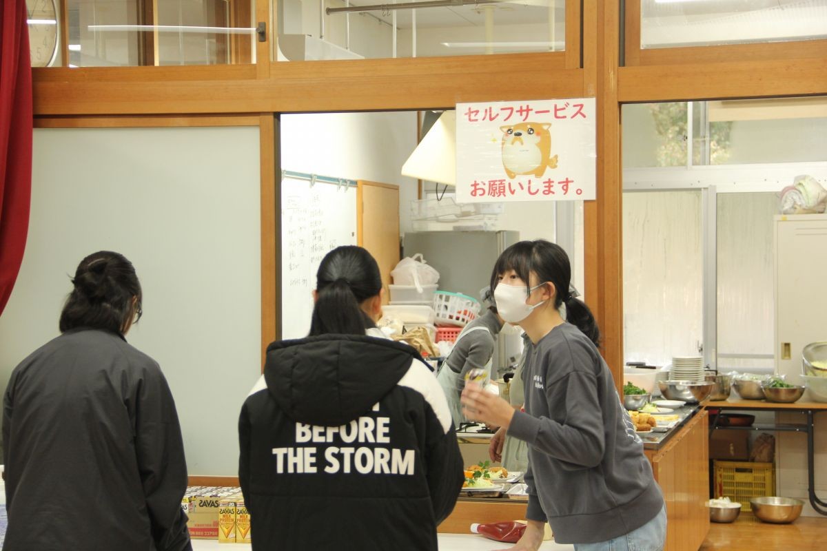 島根県大田市で開催されている「地域食堂どがなか屋」の開催中の様子