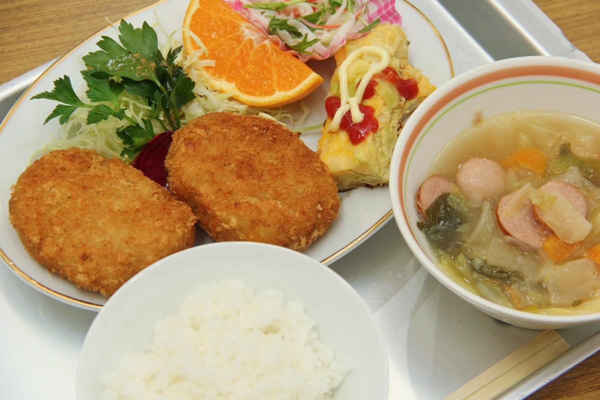 島根県大田市で開催されている「地域食堂どがなか屋」の食事