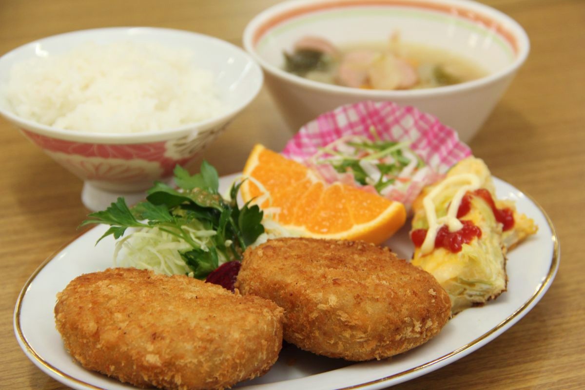 島根県大田市で開催されている「地域食堂どがなか屋」の料理内容