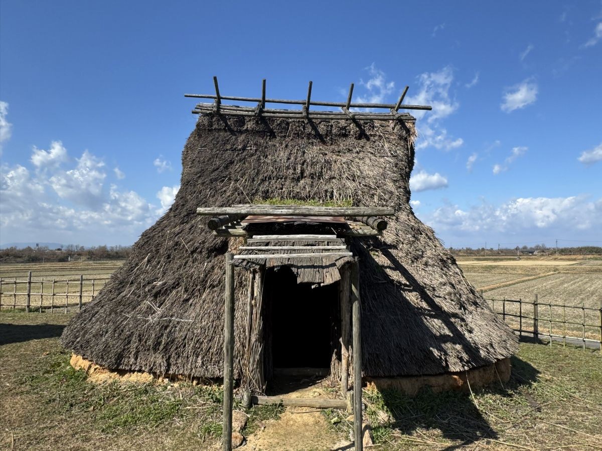 米子市の歴史公園「伯耆古代の丘公園」の竪穴住居