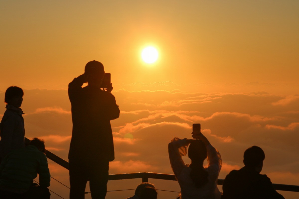 島根県大田市・三瓶山で開催されるイベント「天空の朝ごはん」の開催時の様子