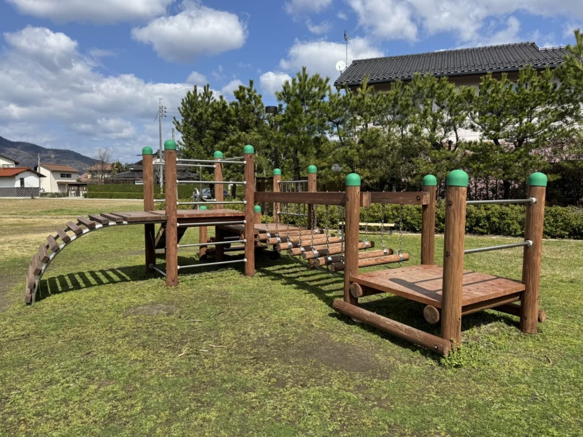 島根県出雲市斐川町にある『今在家親水公園』のアスレチック遊具