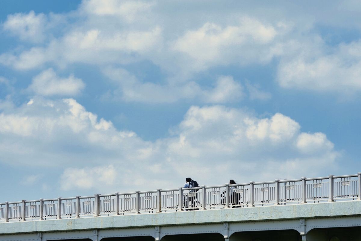 自転車に乗っている子ども