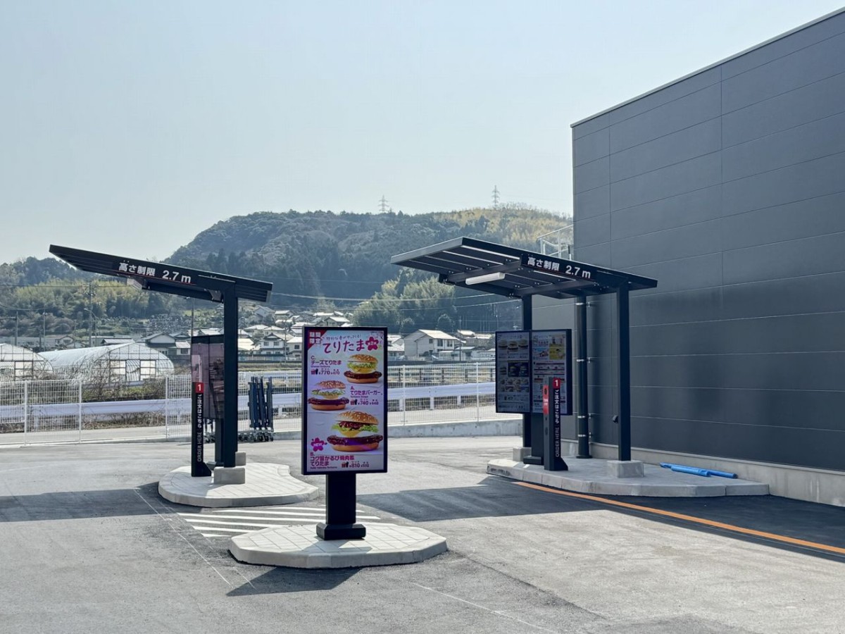 マクドナルド松江乃白店のドライブスルー