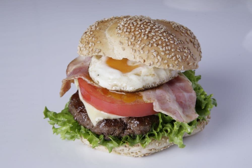 島根県大田市のグルメスポット「SANBE BURGER」のハンバーガー