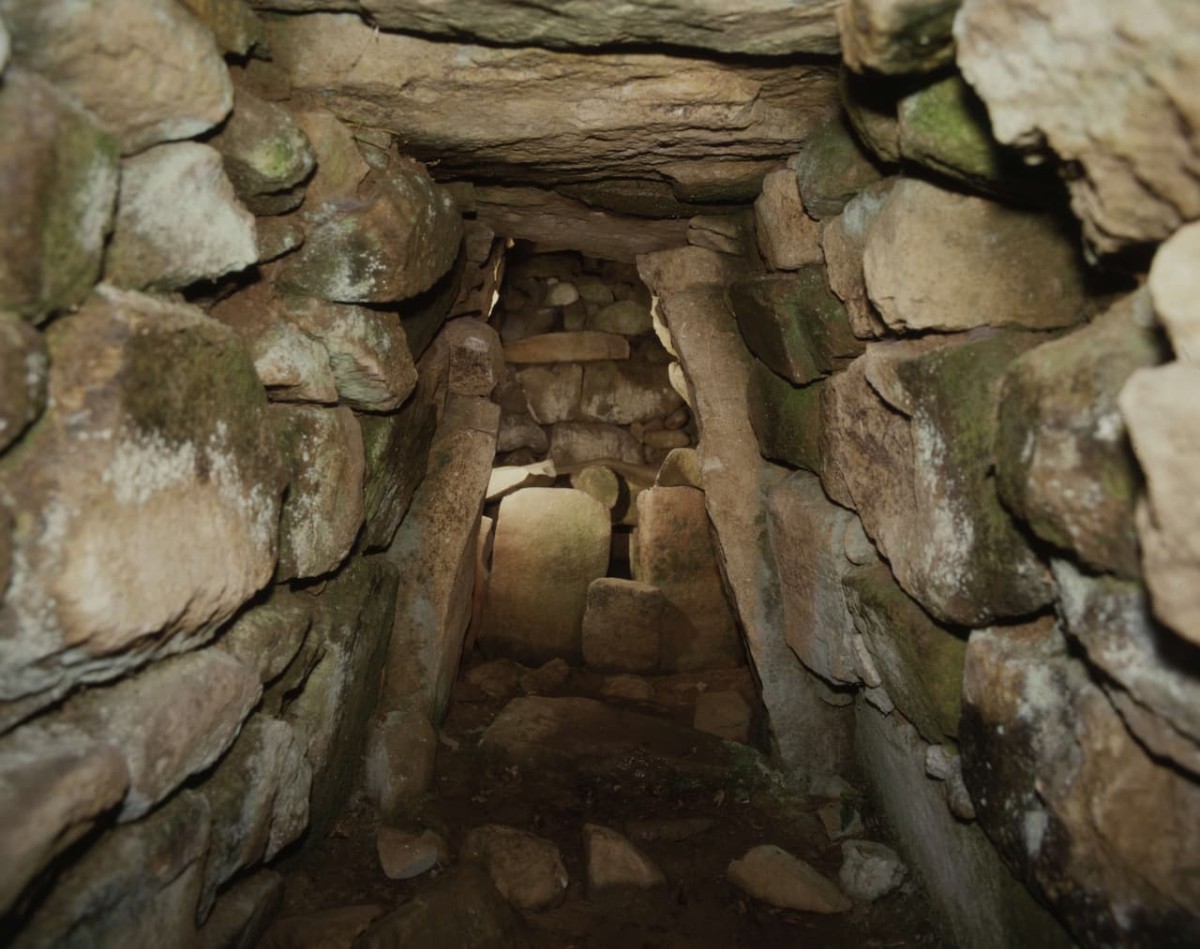 岡田山古墳の石室