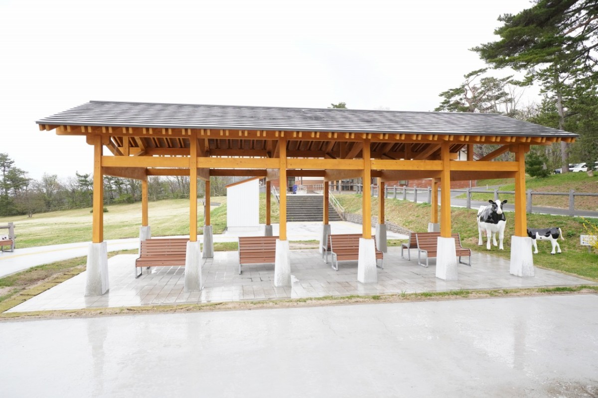 大山観光の拠点『大山まきばみるくの里』の東屋