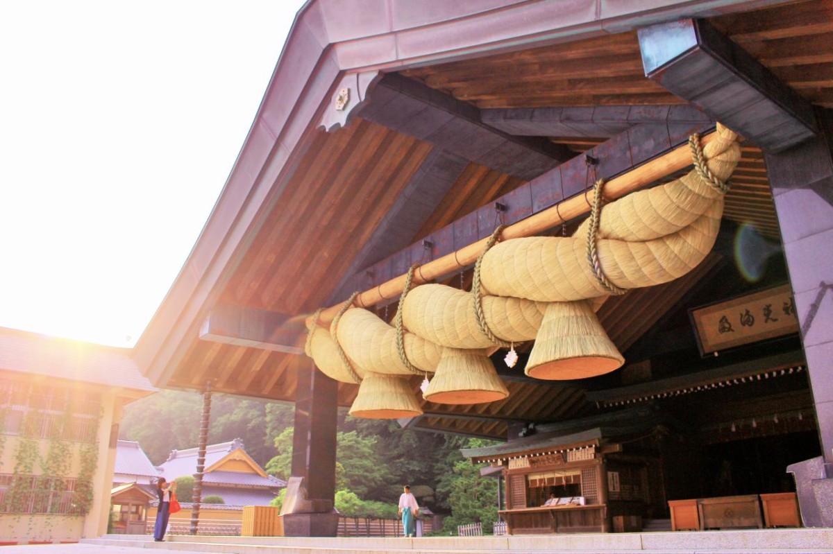 出雲大社神楽殿の大しめ縄