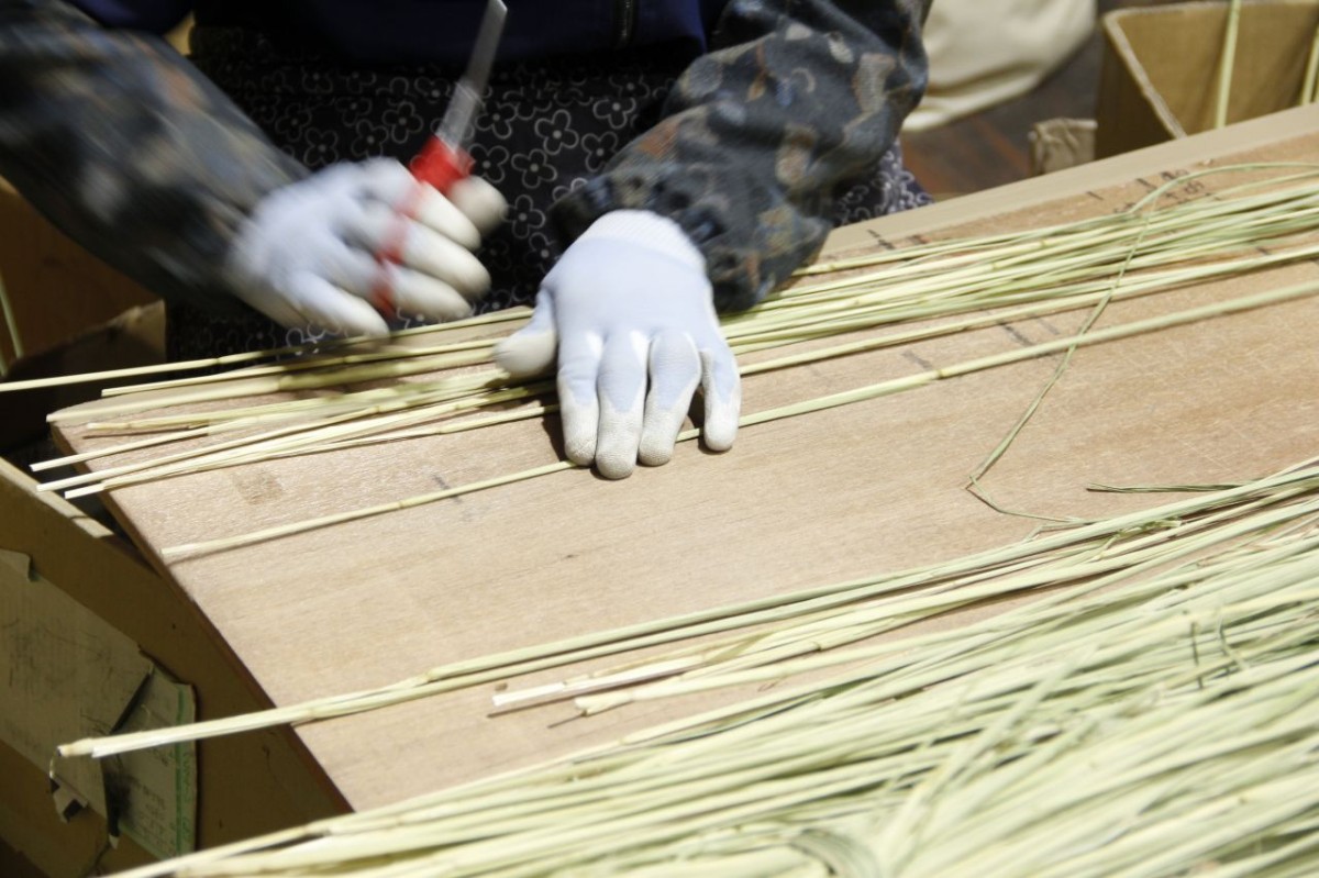 大しめ縄制作中の様子