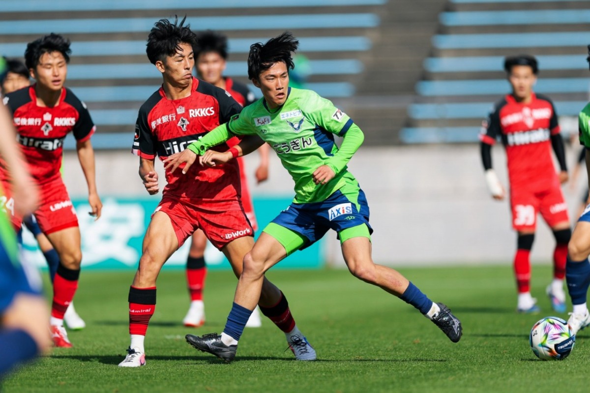 ガイナーレ鳥取の試合中の選手