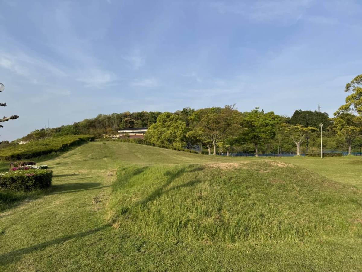 島根県浜田市三隅町の『三隅中央公園』の謎の傾斜