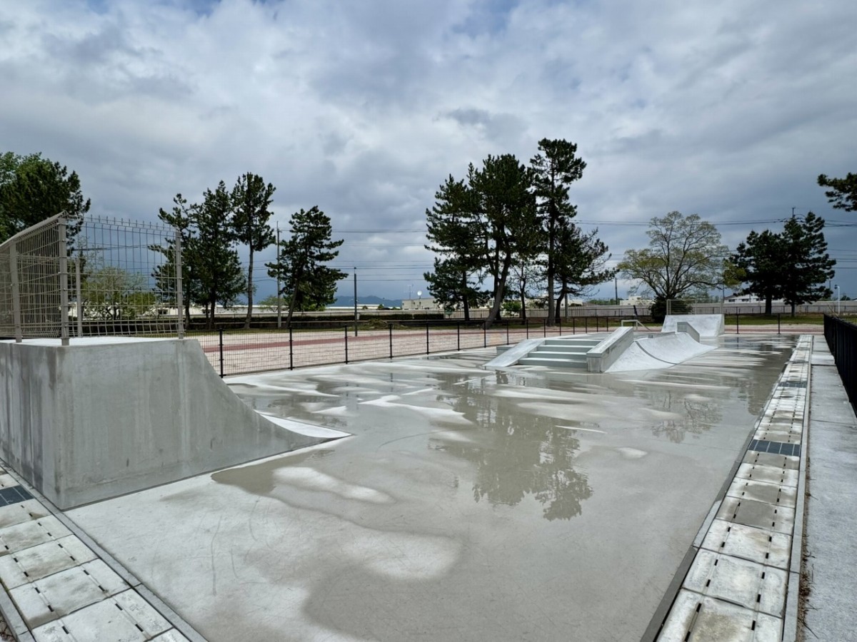 境港市渡町の公園『竜ケ山屋根付き広場』のスケートボード場