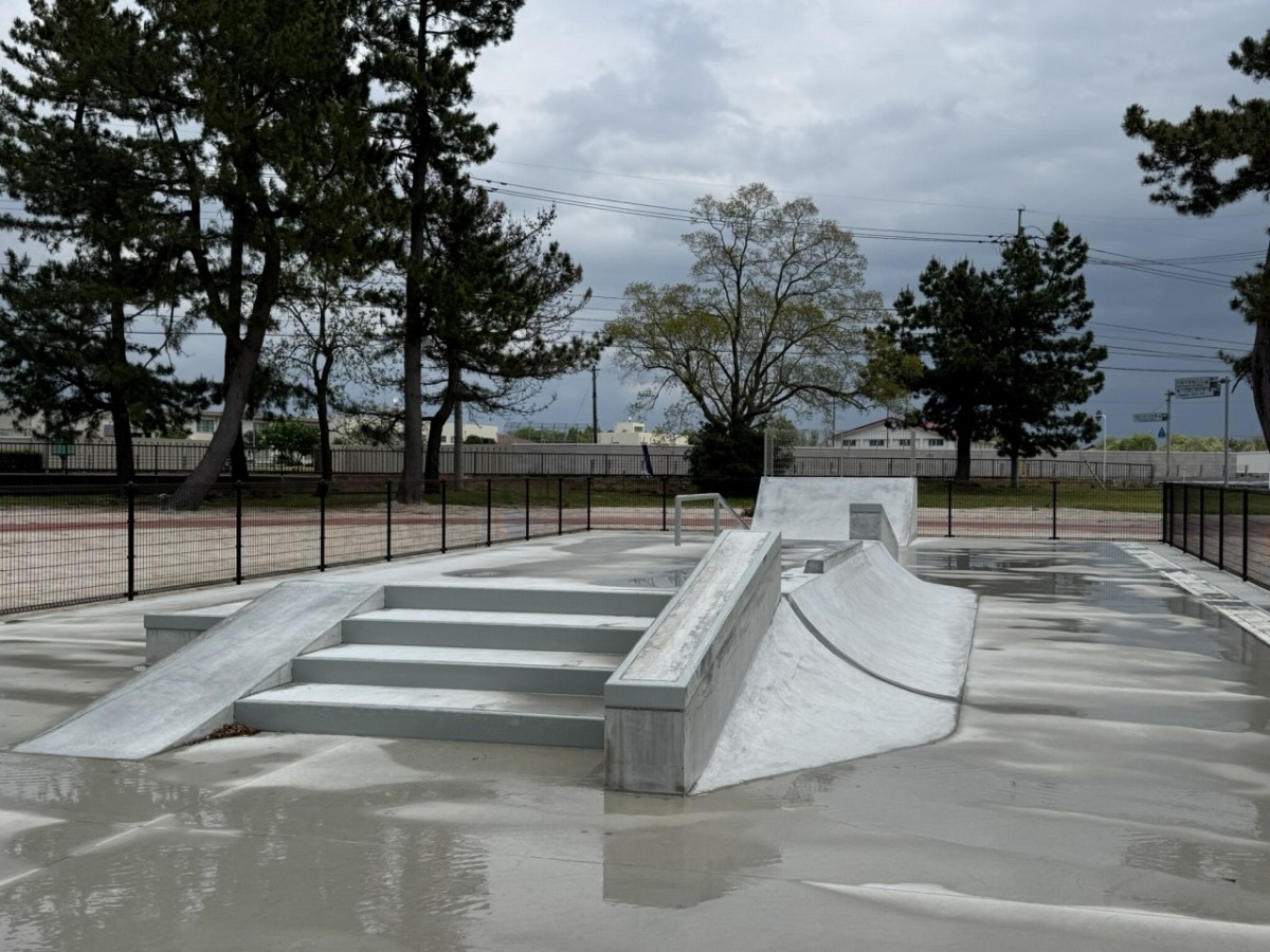 境港市渡町の公園『竜ケ山屋根付き広場』のスケートボード場