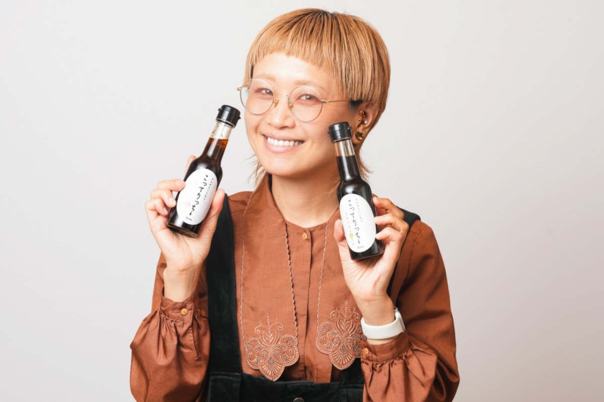 ロシアン佐藤さんがプロデュースした新商品「こってりっち」。