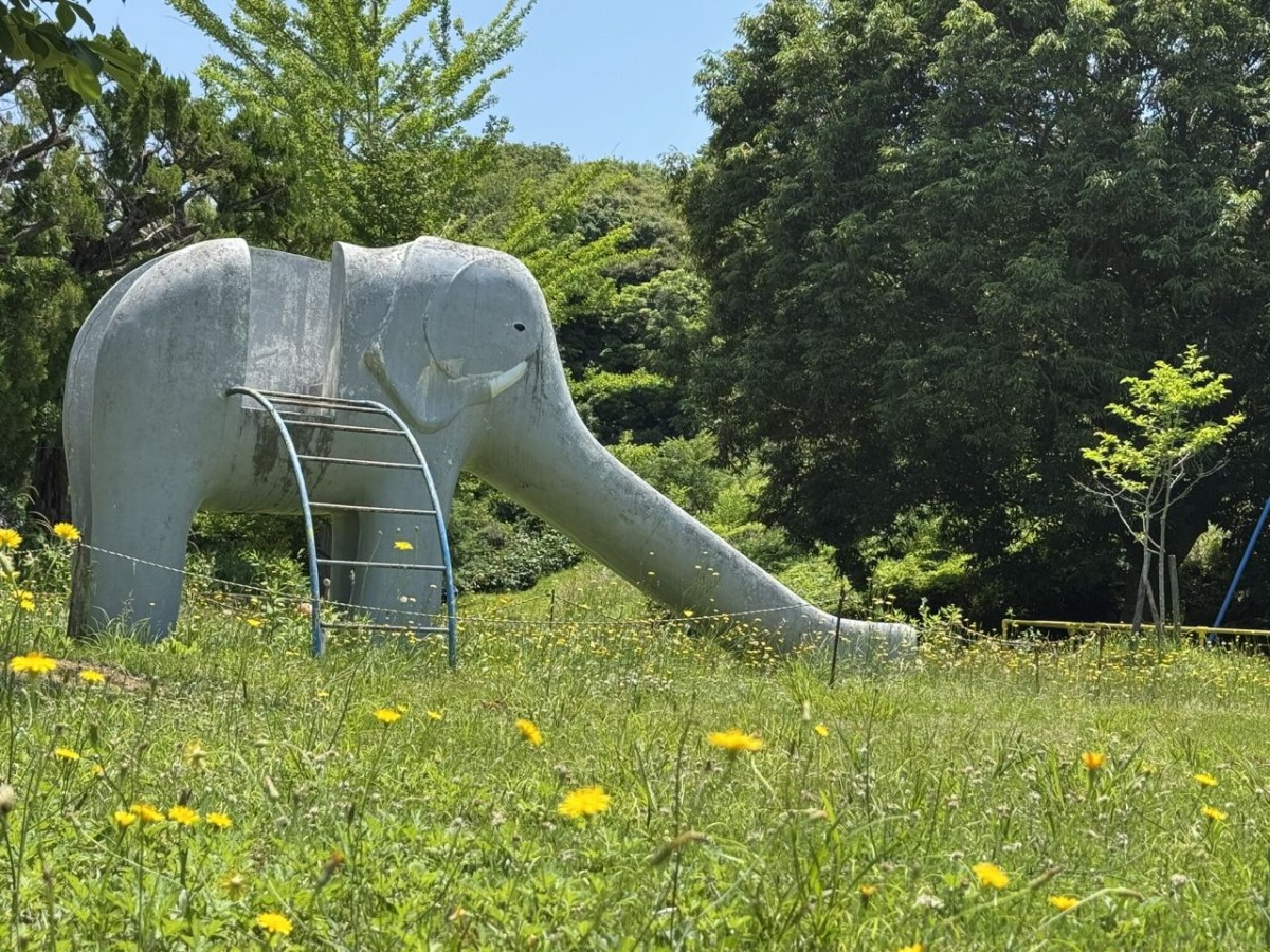 島根県雲南市にある『加茂中央公園』のゾウのすべり台