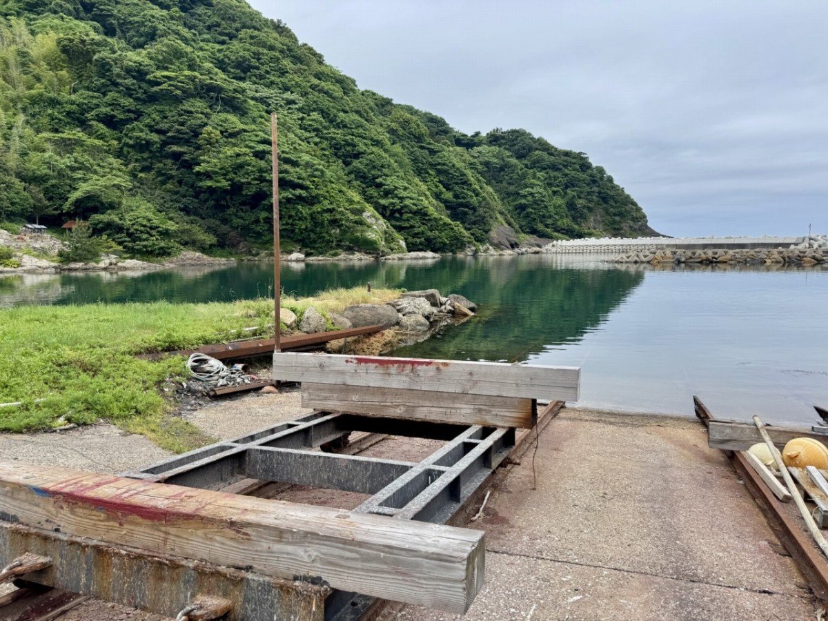 島根県松江市美保関町の諸喰港のレール