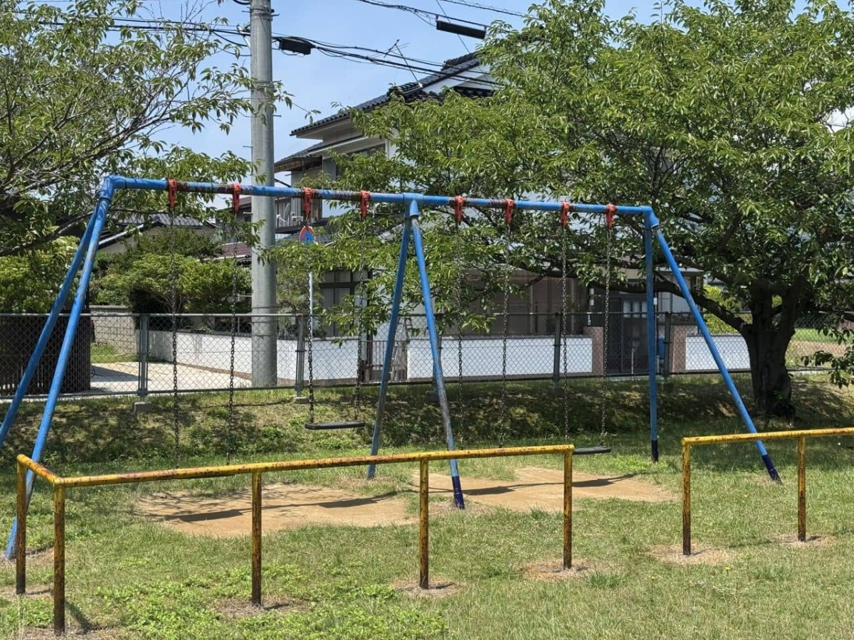 境港市元町にある『下ノ川一号公園』のブランコ