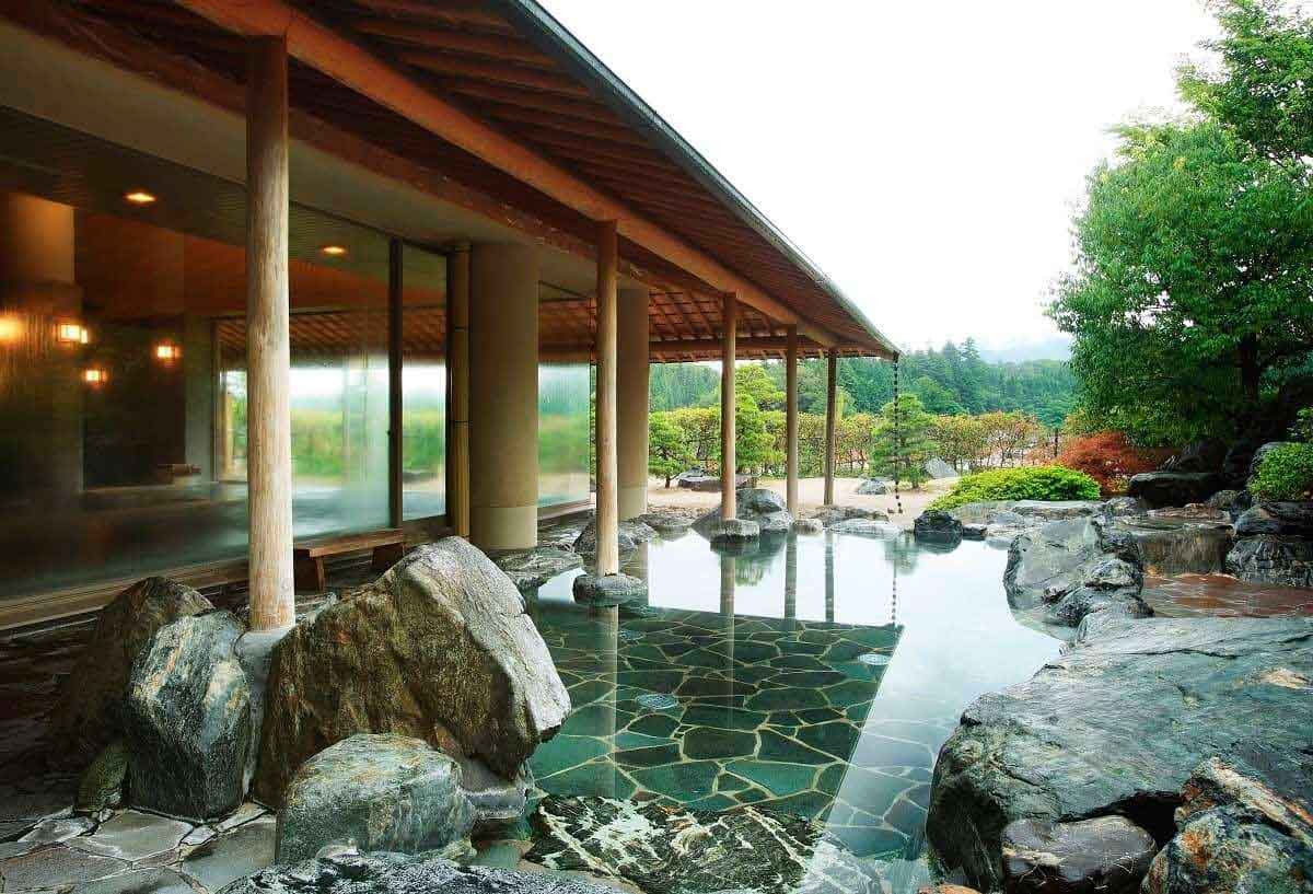 奥出雲町の温泉宿『玉峰山荘』の露天風呂