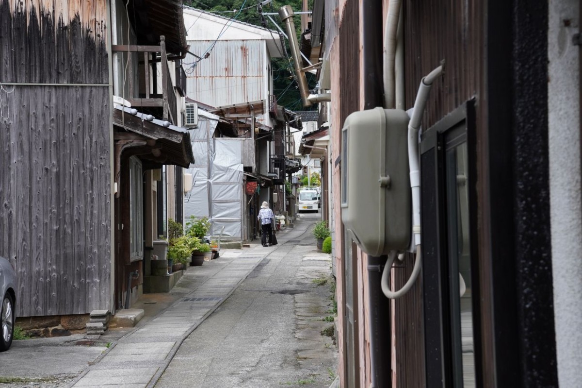 松江市美保関町の青石畳通りの風景