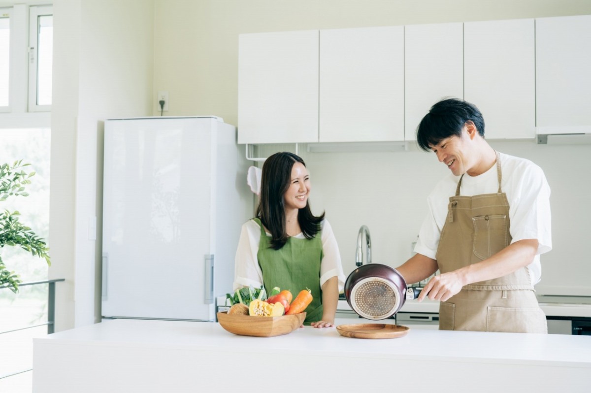 家事を分担する夫婦